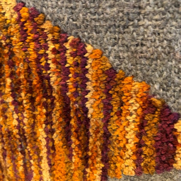 NWOT handwoven gray with gold/burnished gold-boysenberry hues wool v-neck top! - Picture 5 of 9